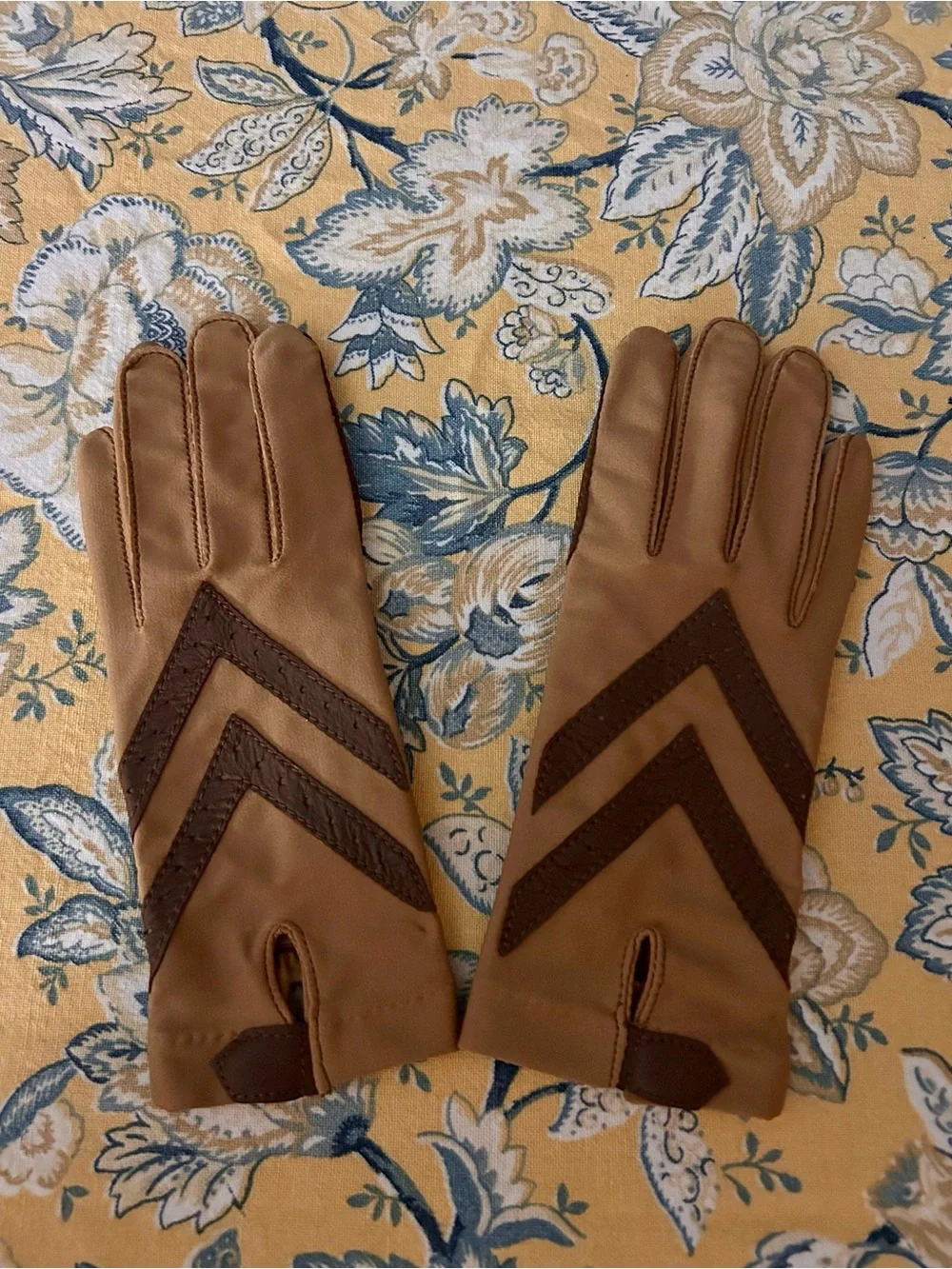 Antique Women’s Leather Accented Riding Gloves